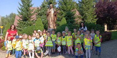 Przedszkolaki na ścieżce św. Jana Pawła II