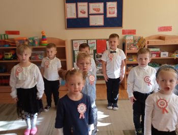 Przedszkolaki do hymnu